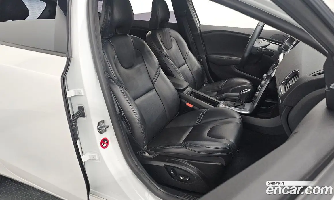 Volvo V40 2016 2.0 автомат (гидро), фото 18 Volvo V40 2016 2.0 автомат (гидро), фото 18