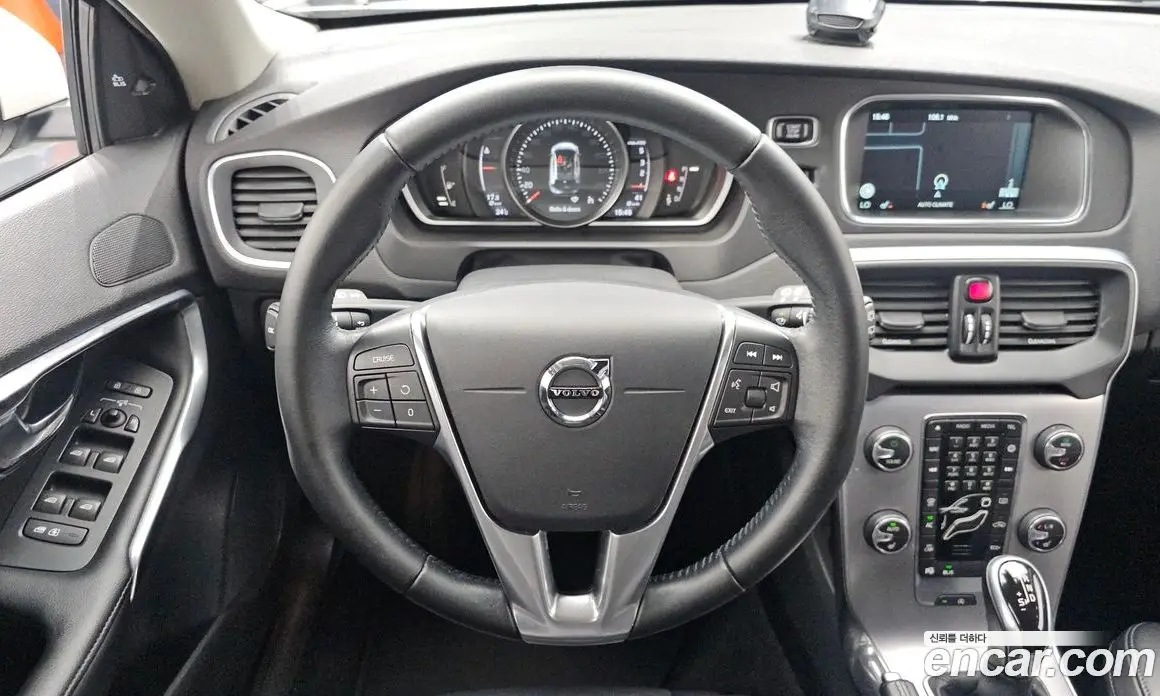 Volvo V40 2016 2.0 автомат (гидро), фото 19 Volvo V40 2016 2.0 автомат (гидро), фото 19