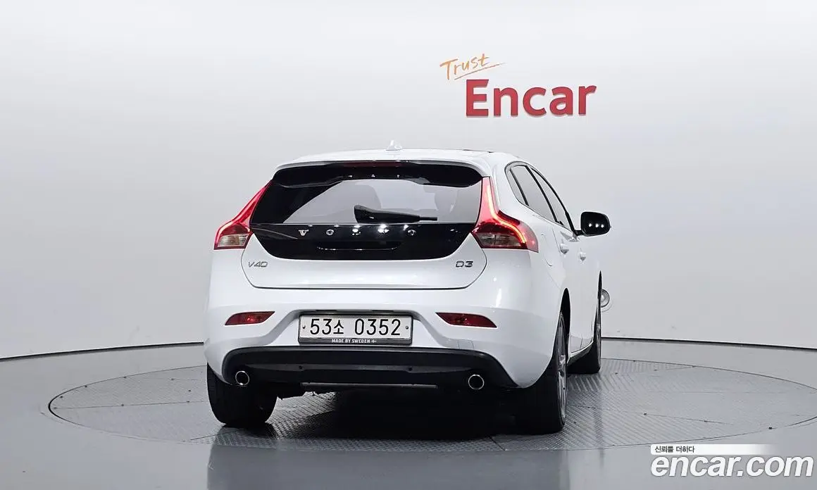 Volvo V40 2016 2.0 автомат (гидро), фото 4 Volvo V40 2016 2.0 автомат (гидро), фото 4