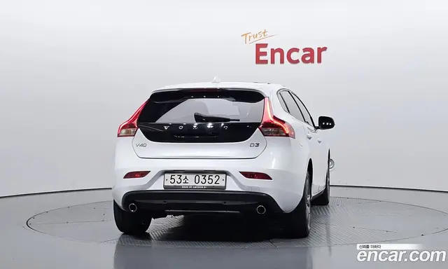 Volvo V40 2016 2.0 автомат (гидро), миниатюра 4 Volvo V40 2016 2.0 автомат (гидро), миниатюра 4