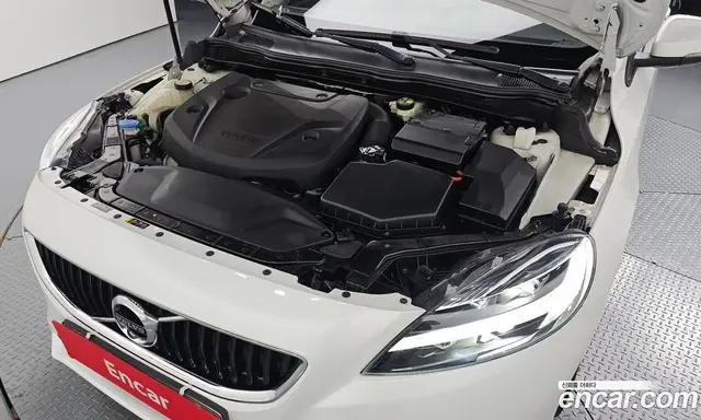 Volvo V40 2016 2.0 автомат (гидро), миниатюра 6 Volvo V40 2016 2.0 автомат (гидро), миниатюра 6