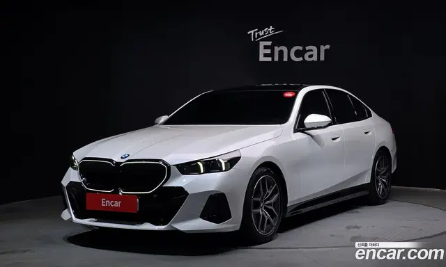 BMW 5 серия, 2025, 5 860 км