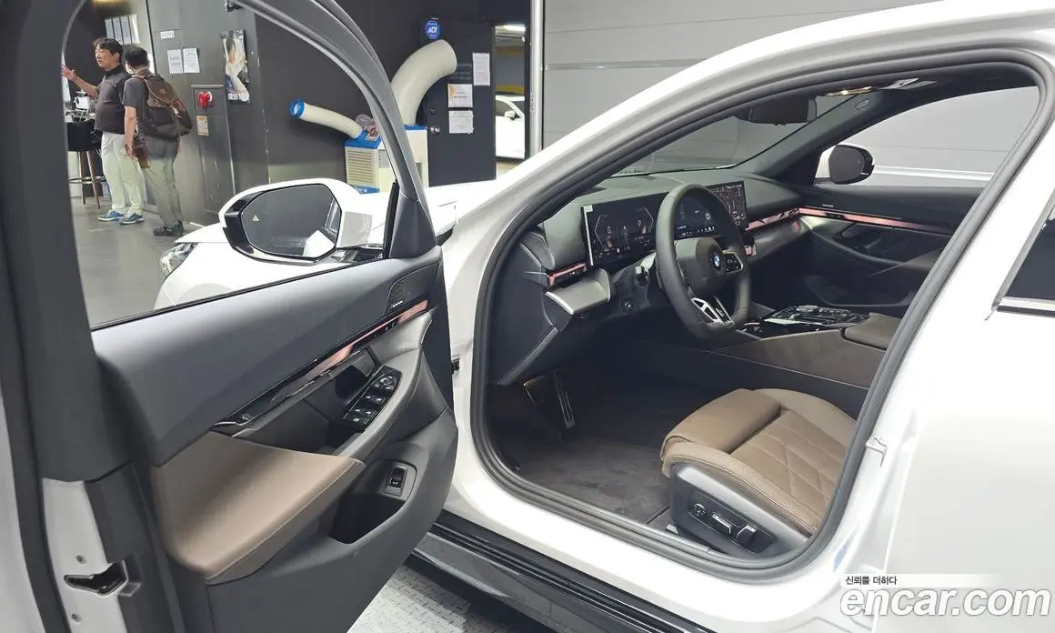 BMW 5 серия 2025 2.0 автомат (гидро), фото 13