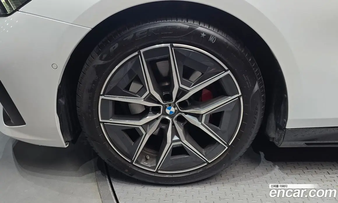 BMW 5 серия 2025 2.0 автомат (гидро), фото 5