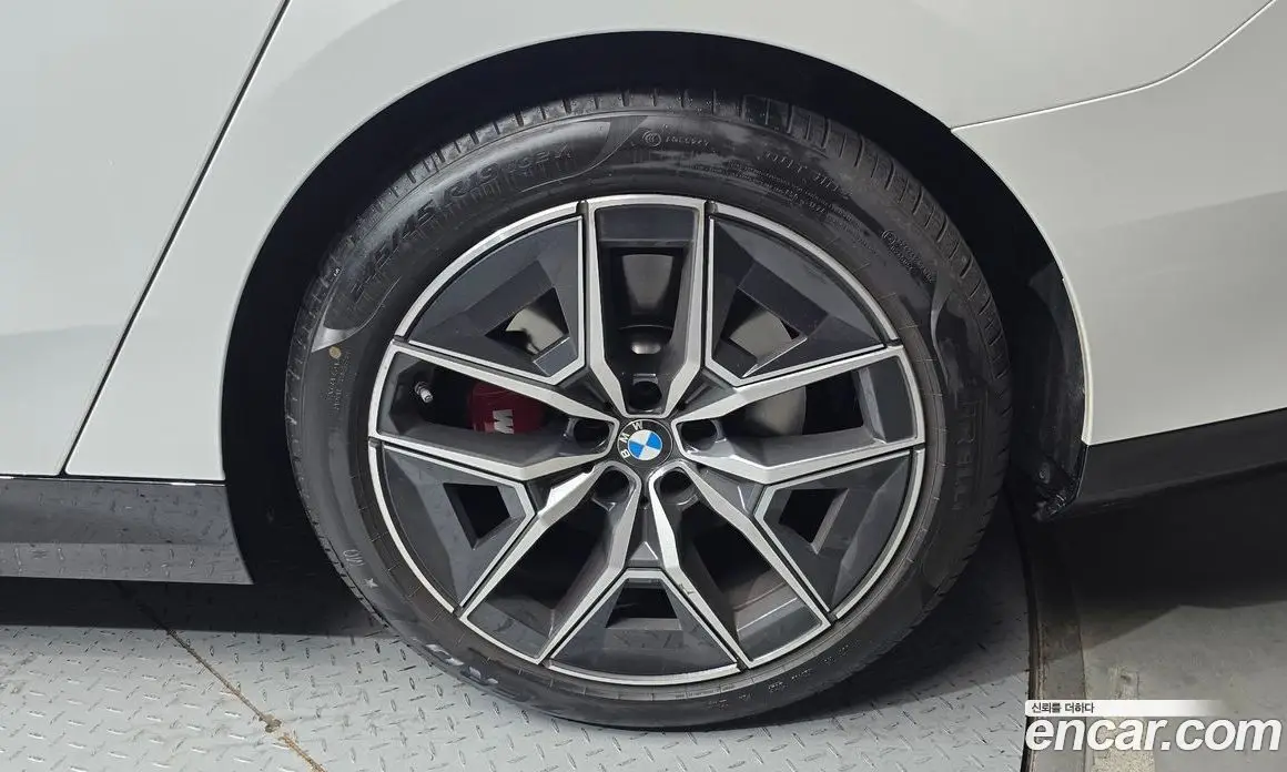 BMW 5 серия 2025 2.0 автомат (гидро), фото 7