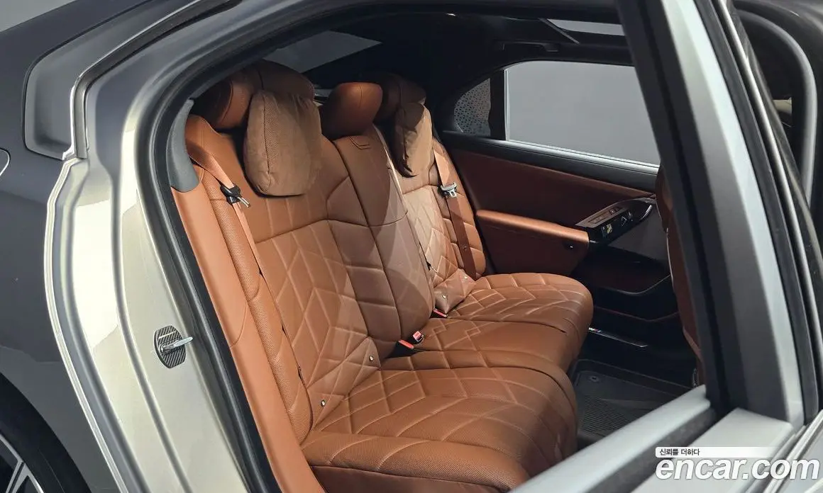 BMW 7 серия 2024 3.0 автомат (гидро), фото 16