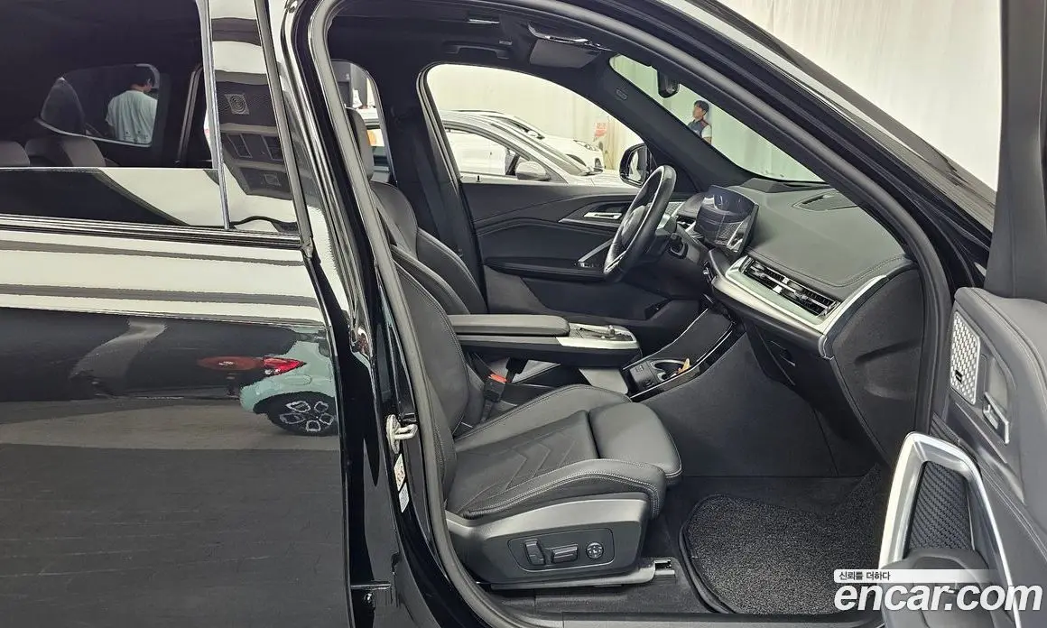 BMW iX1 2023 0.2 автомат (гидро), фото 17