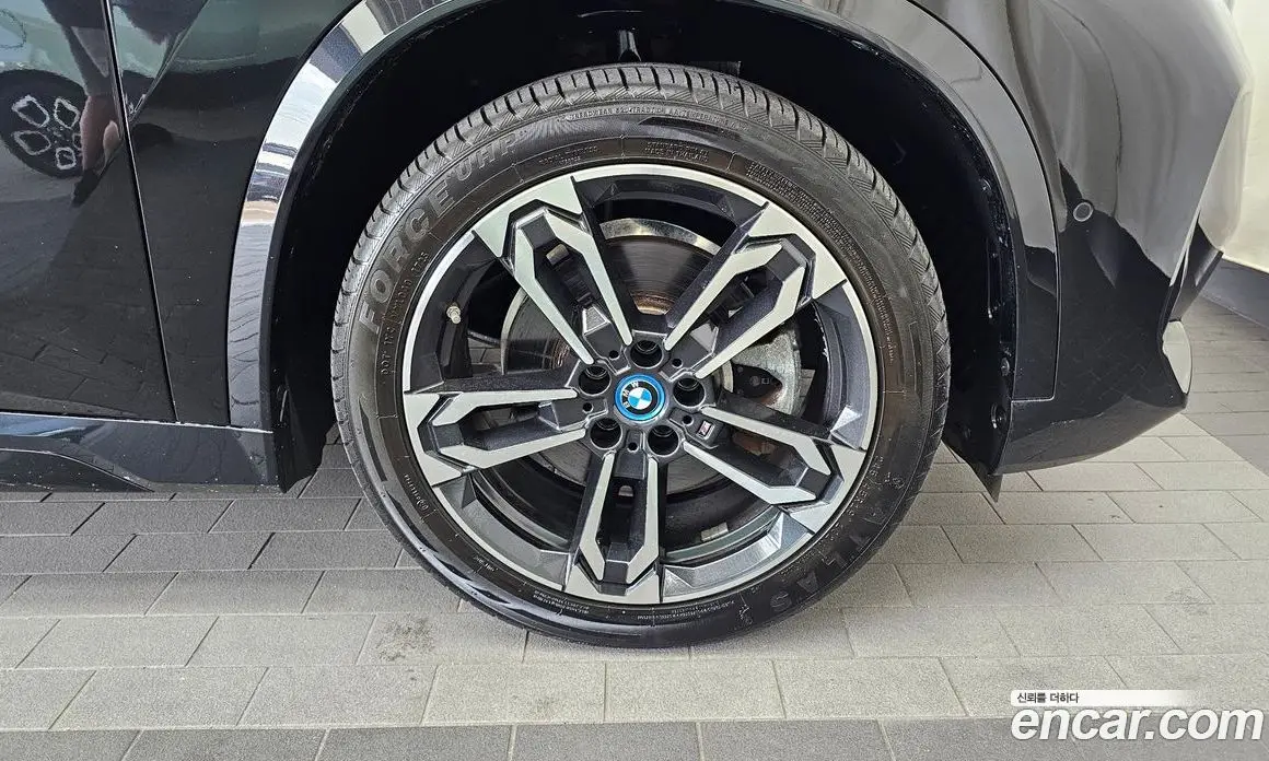 BMW iX1 2023 0.2 автомат (гидро), фото 7