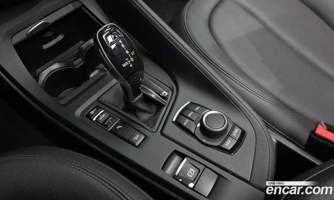 BMW X1 2018 2.0 автомат (гидро), фото 11