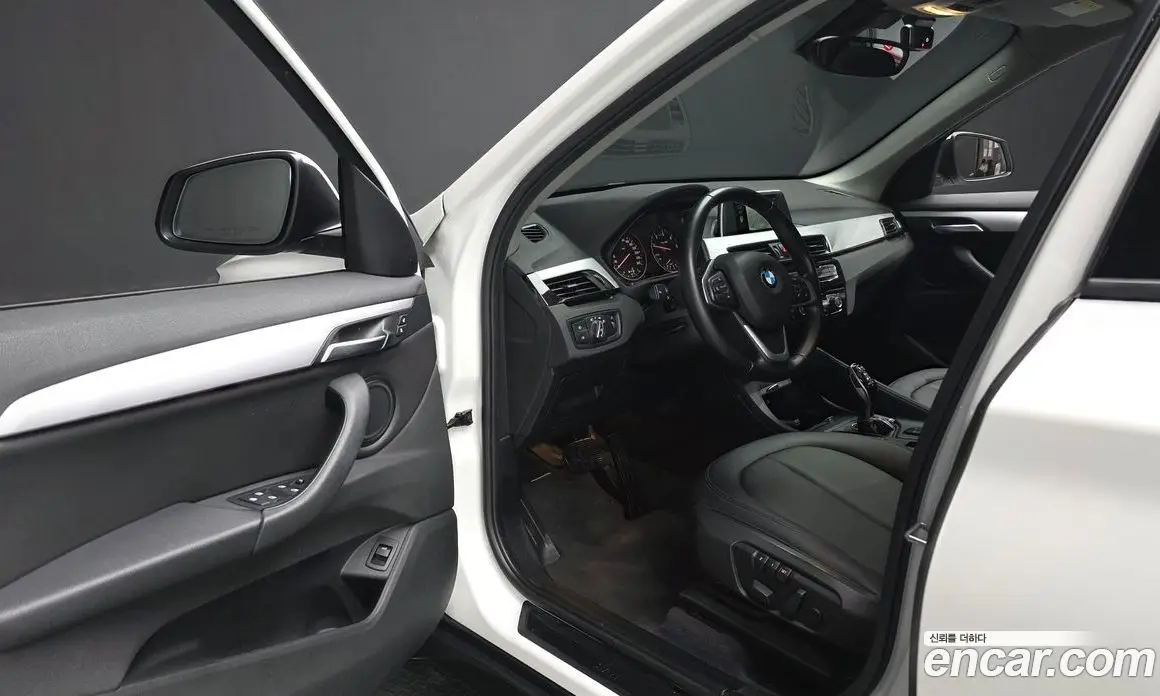BMW X1 2018 2.0 автомат (гидро), фото 12