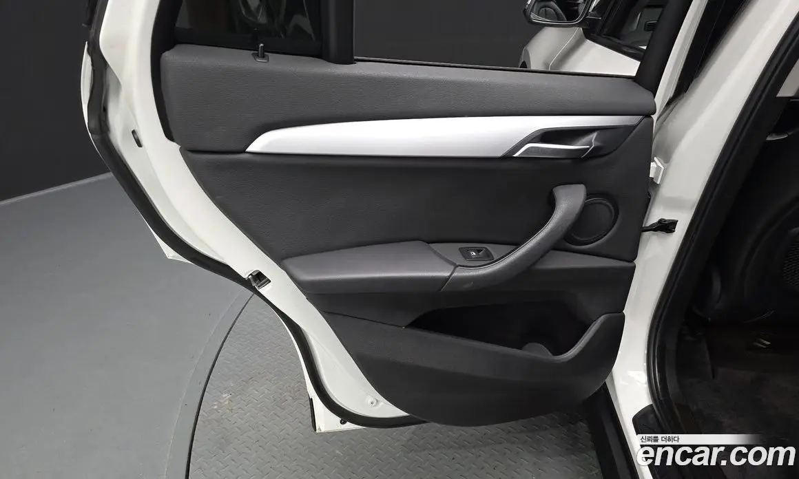 BMW X1 2018 2.0 автомат (гидро), фото 14