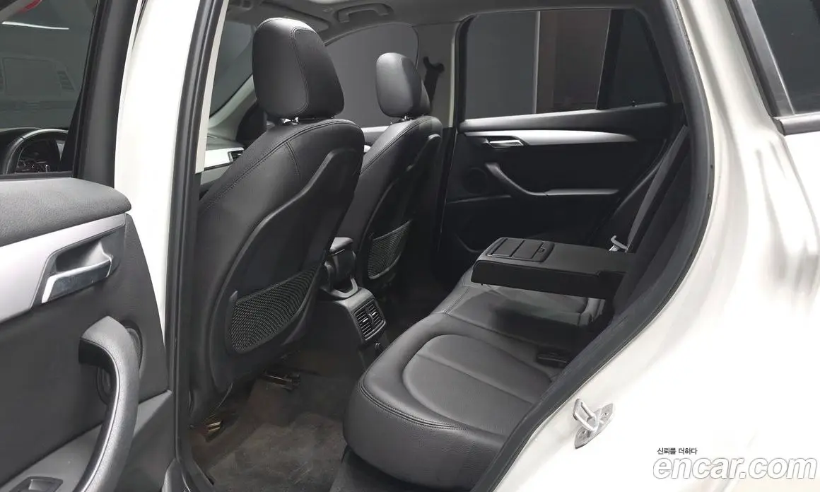 BMW X1 2018 2.0 автомат (гидро), фото 16