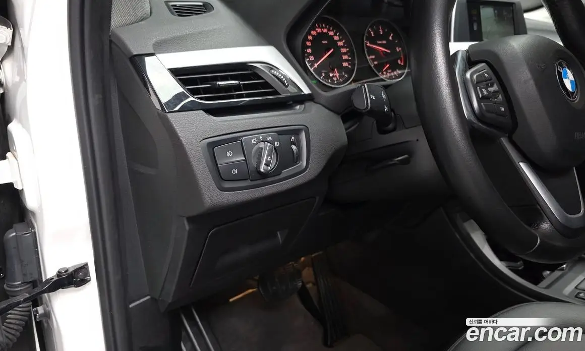 BMW X1 2018 2.0 автомат (гидро), фото 18