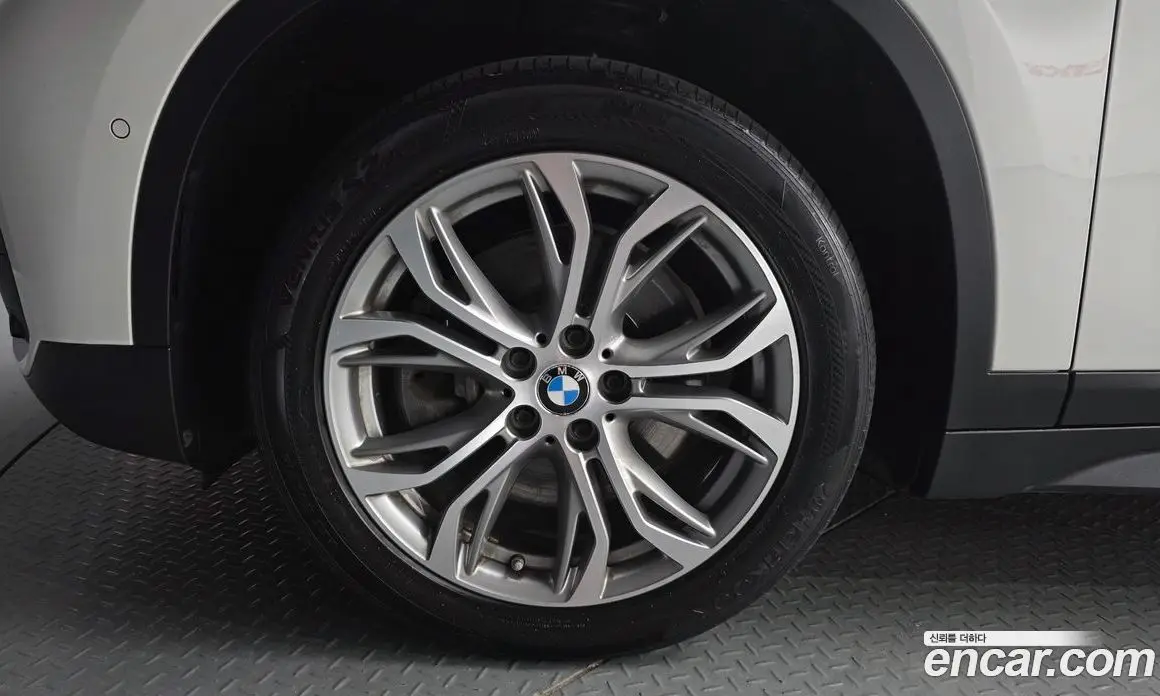 BMW X1 2018 2.0 автомат (гидро), фото 4