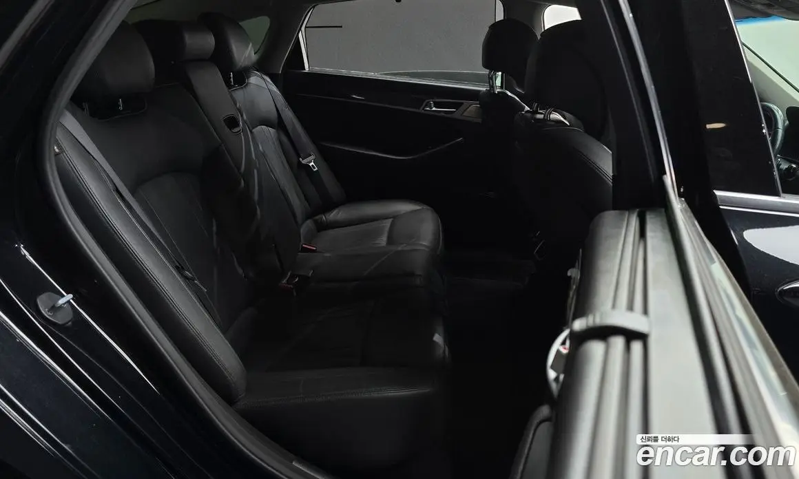 Genesis G80 2017 3.3 автомат (гидро), фото 12 Genesis G80 2017 3.3 автомат (гидро), фото 12