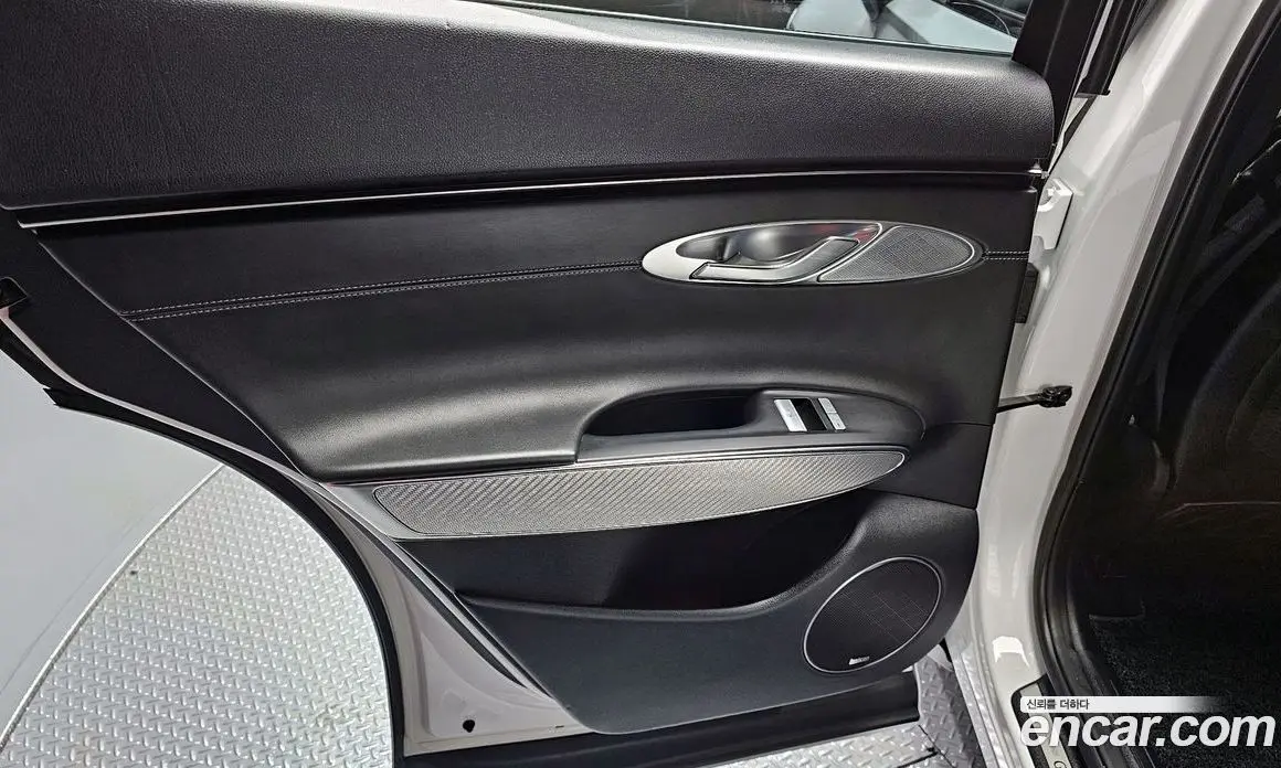 Genesis GV70 2021 2.5 автомат (гидро), фото 15 Genesis GV70 2021 2.5 автомат (гидро), фото 15