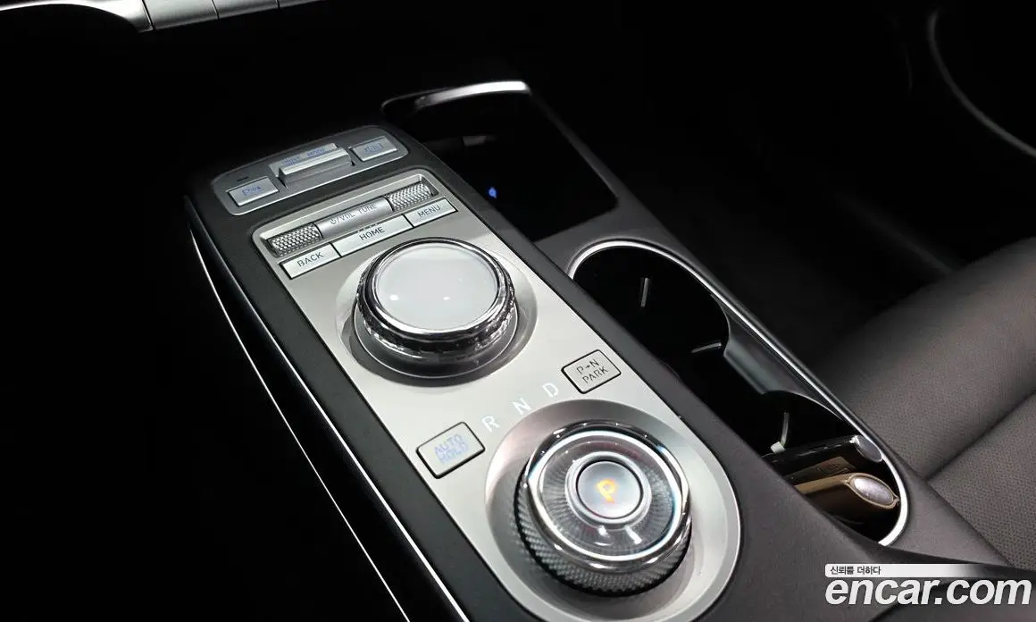 Genesis GV70 2021 2.5 автомат (гидро), фото 12 Genesis GV70 2021 2.5 автомат (гидро), фото 12