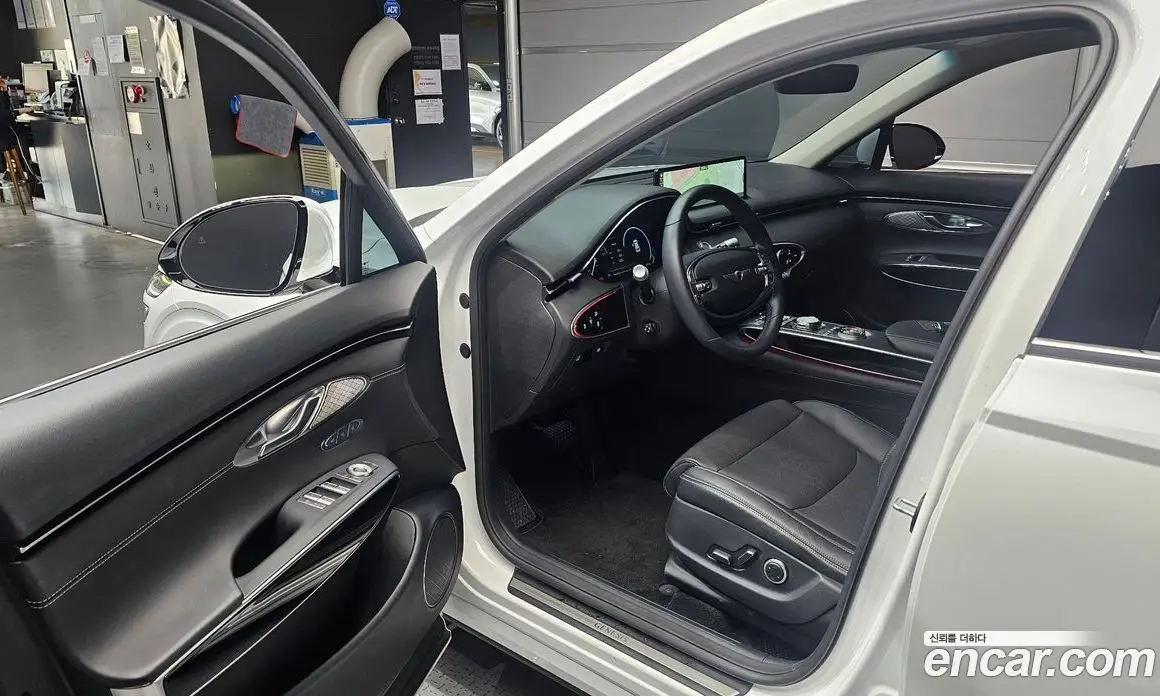 Genesis GV70 2023 2.5 автомат (гидро), фото 13 Genesis GV70 2023 2.5 автомат (гидро), фото 13