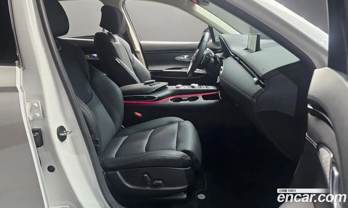Genesis GV70 2023 2.5 автомат (гидро), фото 16 Genesis GV70 2023 2.5 автомат (гидро), фото 16