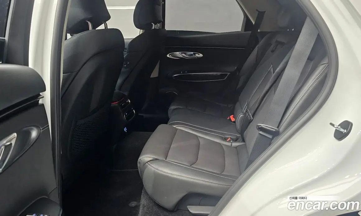 Genesis GV70 2023 2.5 автомат (гидро), фото 17 Genesis GV70 2023 2.5 автомат (гидро), фото 17