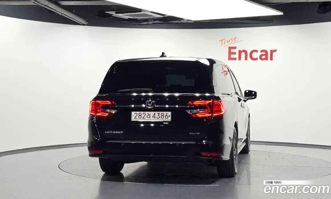 Honda Odyssey 2021 3.5 автомат (гидро), фото 4