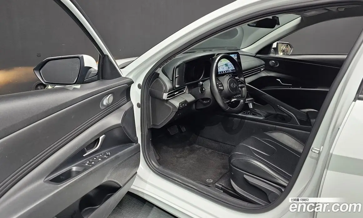 Hyundai Avante 2021 1.6 автомат (гидро), фото 13