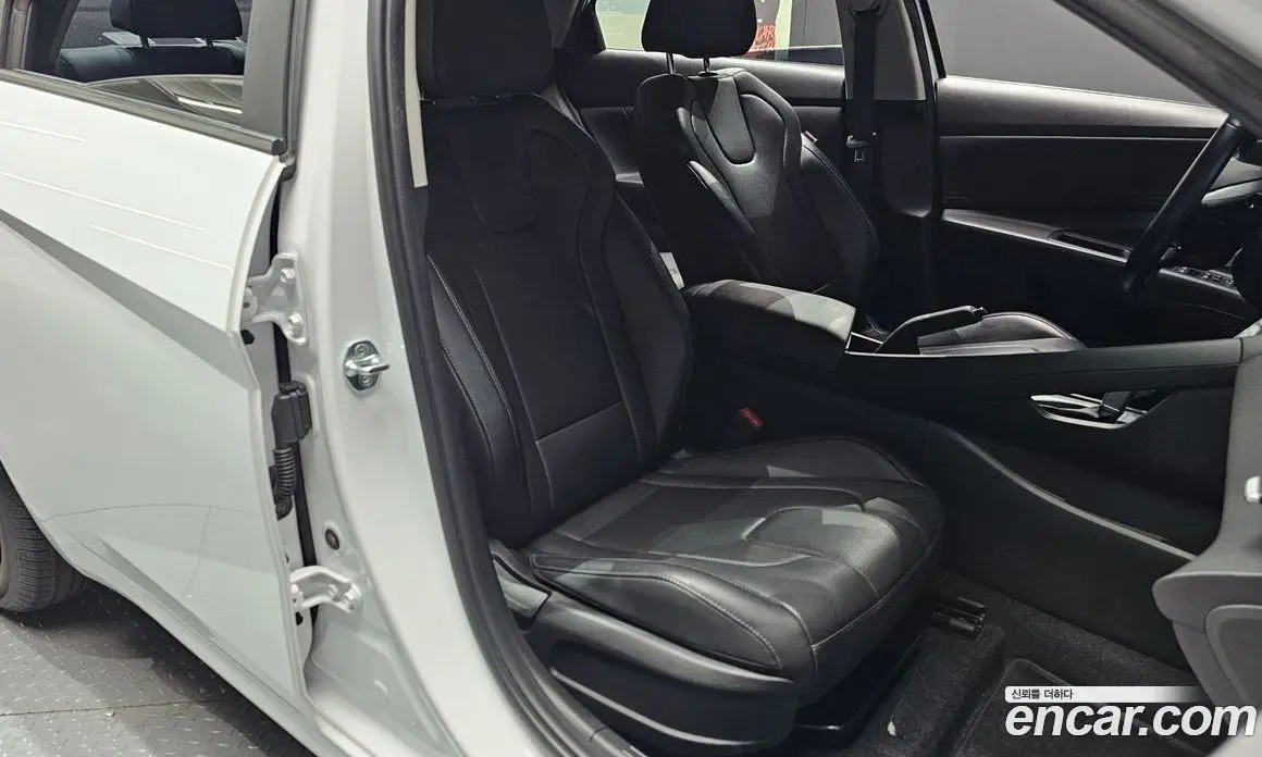 Hyundai Avante 2021 1.6 автомат (гидро), фото 17