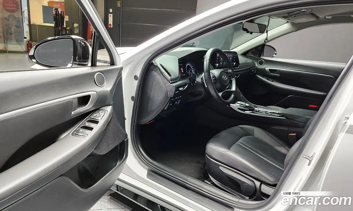 Hyundai Sonata 2022 2.0 автомат (гидро), фото 13