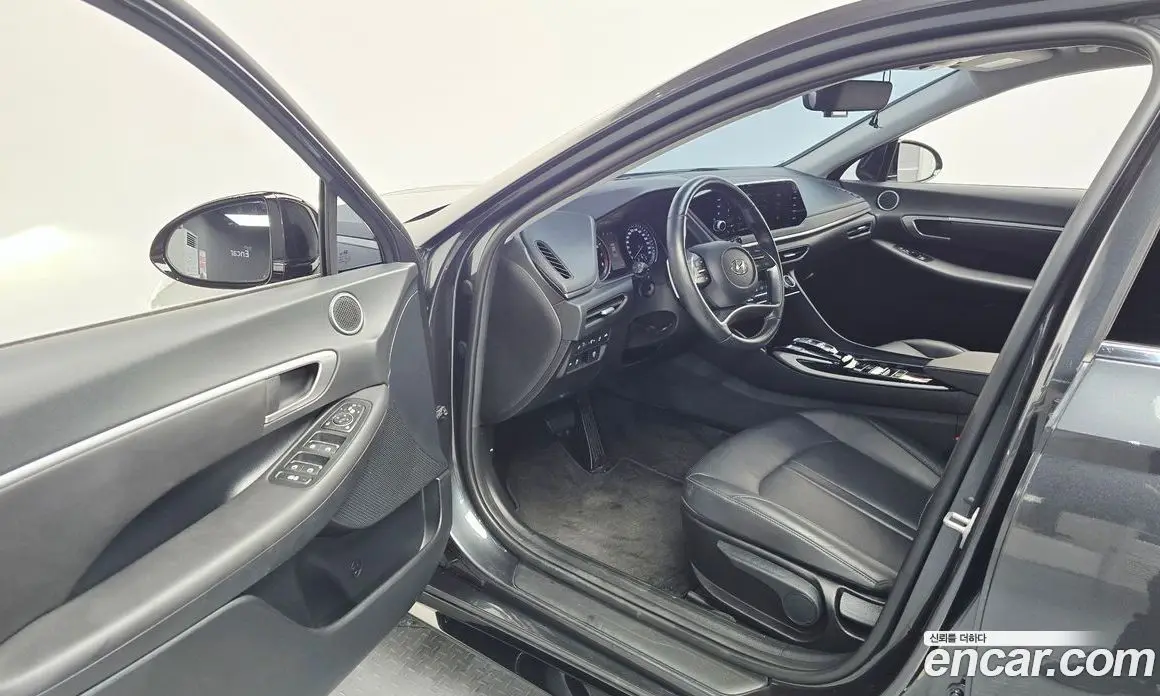 Hyundai Sonata 2023 2.0 автомат (гидро), фото 13