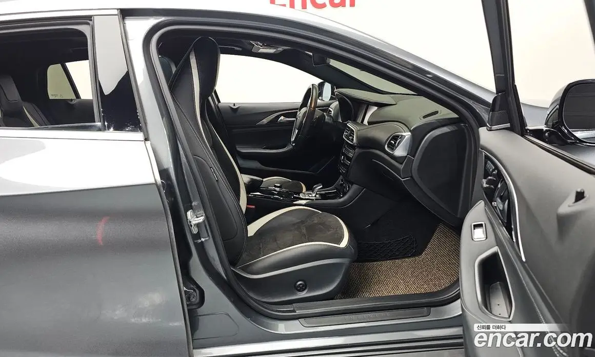 Infiniti Q30 2017 2.0 автомат (гидро), фото 16 Infiniti Q30 2017 2.0 автомат (гидро), фото 16