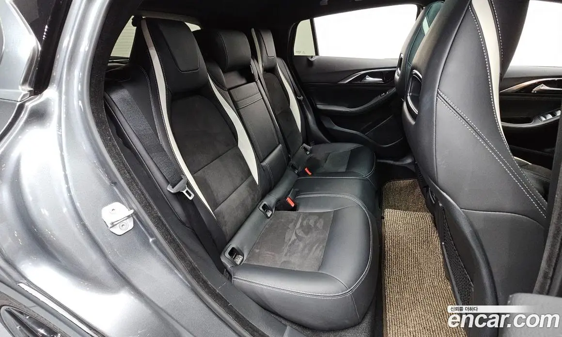 Infiniti Q30 2017 2.0 автомат (гидро), фото 17 Infiniti Q30 2017 2.0 автомат (гидро), фото 17