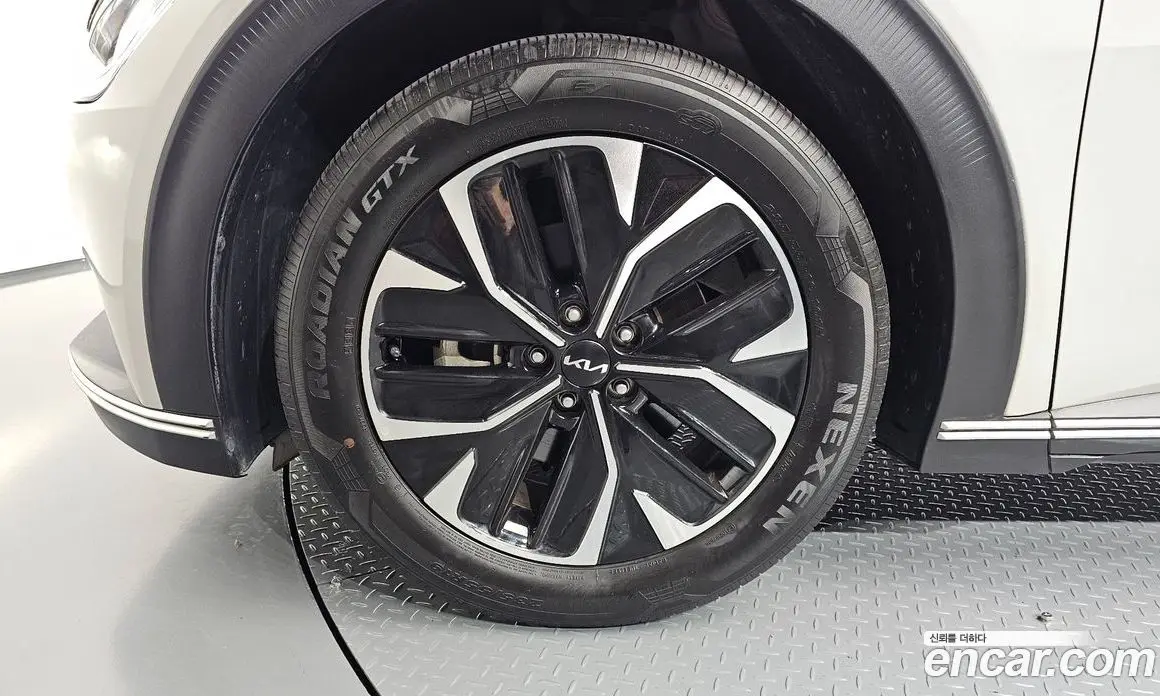 Kia EV6 2023 0.1 автомат (гидро), фото 5 Kia EV6 2023 0.1 автомат (гидро), фото 5