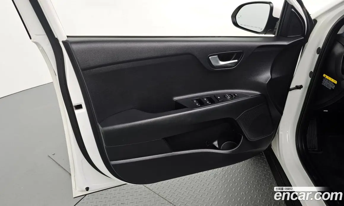 Kia Stonic 2018 1.4 автомат (гидро), фото 14