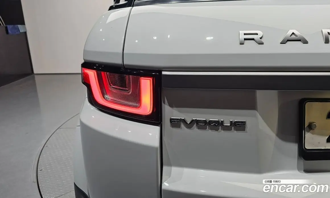 Land Rover Range Rover Evoque 2018 2.0 автомат (гидро), фото 8 Land Rover Range Rover Evoque 2018 2.0 автомат (гидро), фото 8