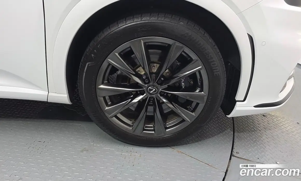 Lexus RX 2024 2.4 автомат (гидро), фото 6
