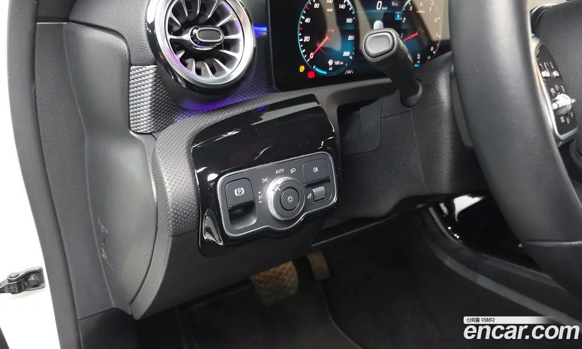 Mercedes-Benz A-Class 2022 2.0 автомат (гидро), фото 18