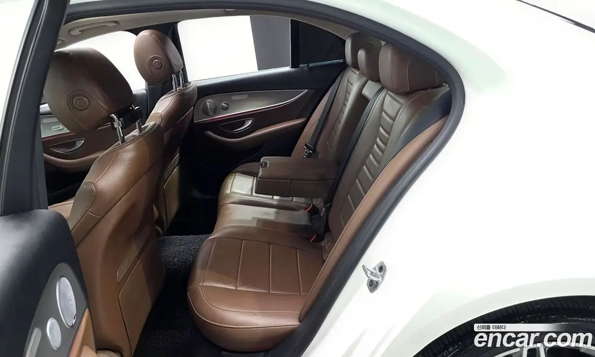 Mercedes-Benz E-Class 2018 2.0 автомат (гидро), фото 17 Mercedes-Benz E-Class 2018 2.0 автомат (гидро), фото 17