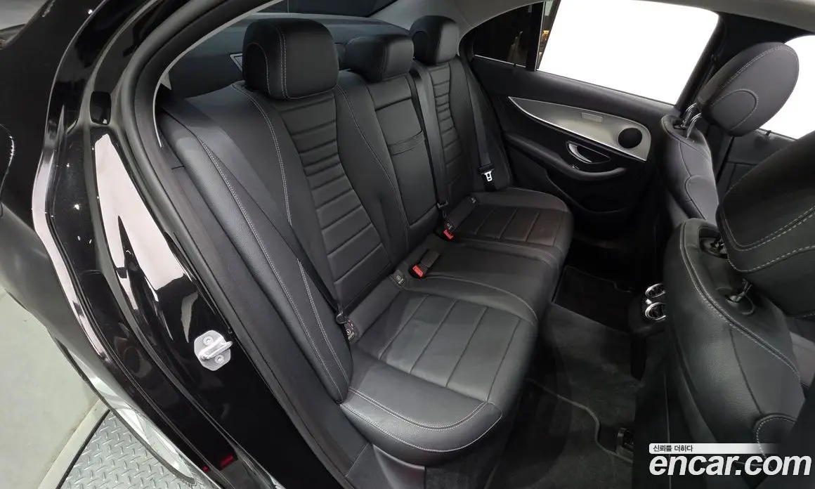 Mercedes-Benz E-Class 2018 2.0 автомат (гидро), фото 16