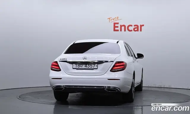 Mercedes-Benz E-Class 2019 1.9 автомат (гидро), миниатюра 4