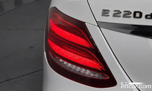 Mercedes-Benz E-Class 2019 1.9 автомат (гидро), миниатюра 9