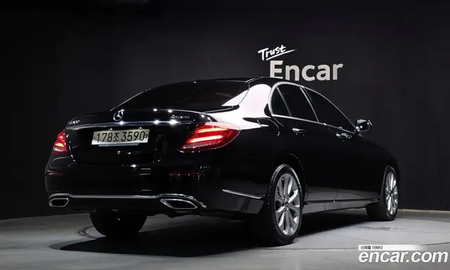 Mercedes-Benz E-Class 2020 2.0 автомат (гидро), миниатюра 2