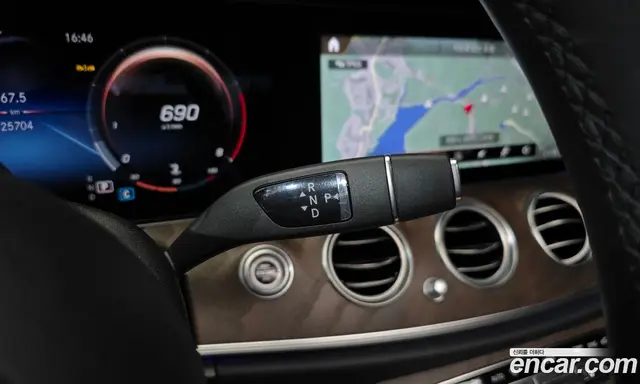 Mercedes-Benz E-Class 2022 2.0 автомат (гидро), миниатюра 12