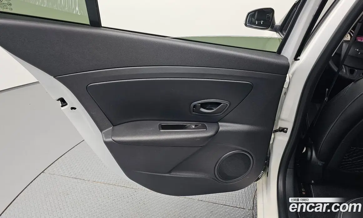 Renault (Samsung) SM3 2016 1.6 автомат (гидро), фото 15 Renault (Samsung) SM3 2016 1.6 автомат (гидро), фото 15
