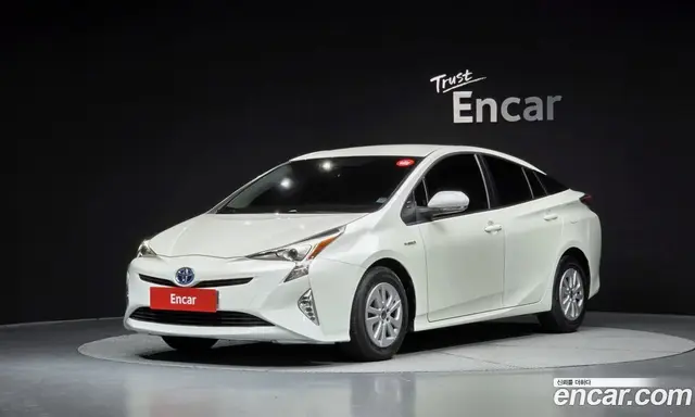 Toyota Prius 2017 1.8 автомат (гидро), миниатюра 1