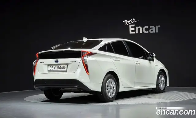 Toyota Prius 2017 1.8 автомат (гидро), миниатюра 2