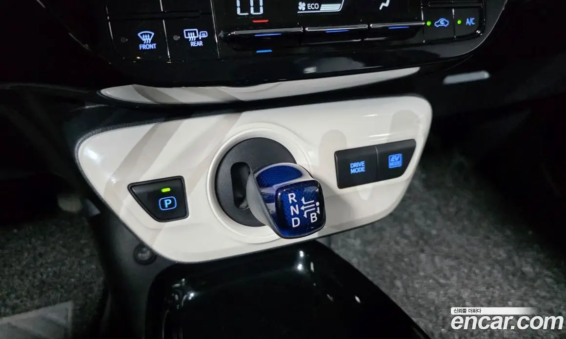 Toyota Prius 2017 1.8 автомат (гидро), фото 12