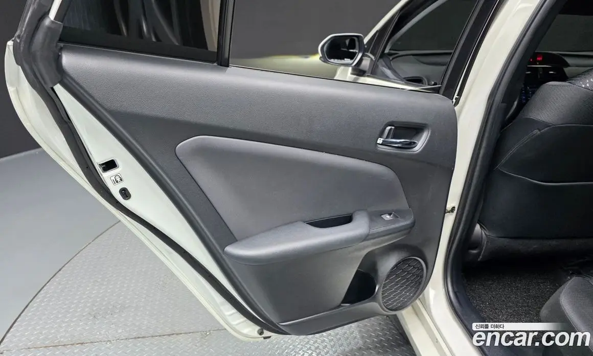 Toyota Prius 2017 1.8 автомат (гидро), фото 15