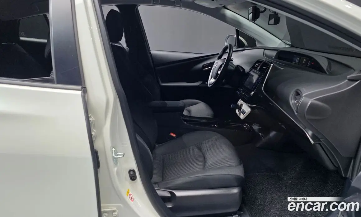Toyota Prius 2017 1.8 автомат (гидро), фото 17
