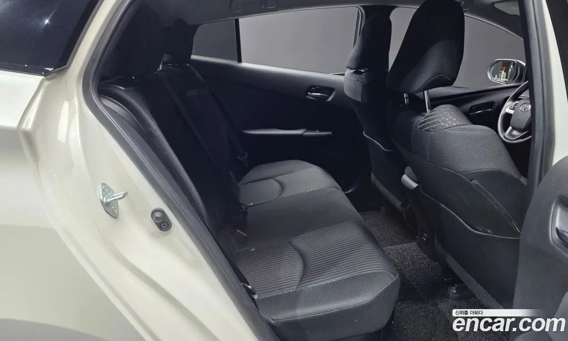Toyota Prius 2017 1.8 автомат (гидро), фото 18