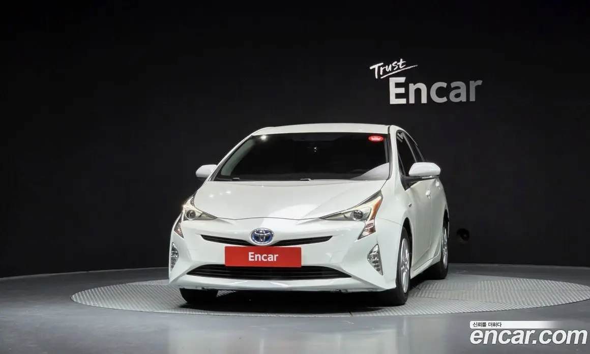 Toyota Prius 2017 1.8 автомат (гидро), фото 3